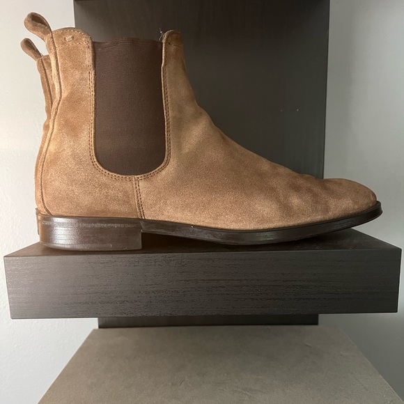 Chelsea Boot - Picture 2 of 5
